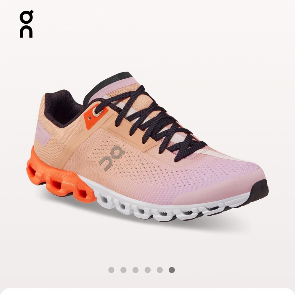 BRAND NEW On Cloudflow shoes in Rose|Fuji Size 9
